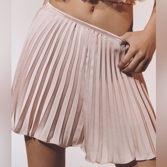 Anthropologie Silky Plissé Shorts - Picture 3 of 4